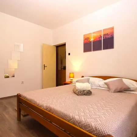 Luciano 1540 Apartmán