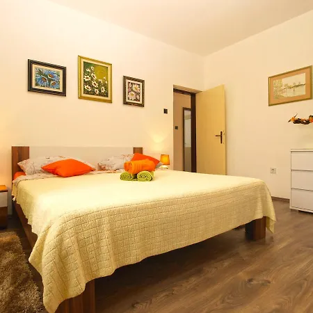 Luciano 1540 Apartamento Pula